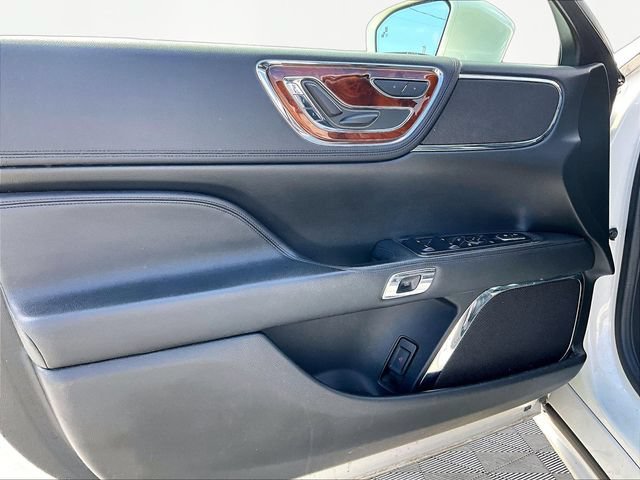 Used 2018 Lincoln Continental Select w/ Continental Climate Package AWD/4WD image 9