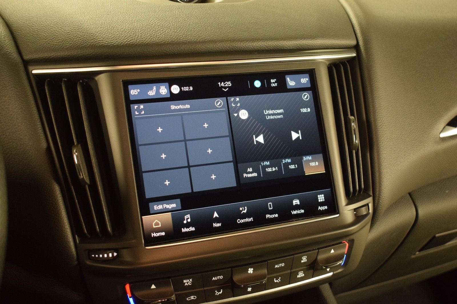 Certified 2023 Maserati Levante GT AWD/4WD image 32