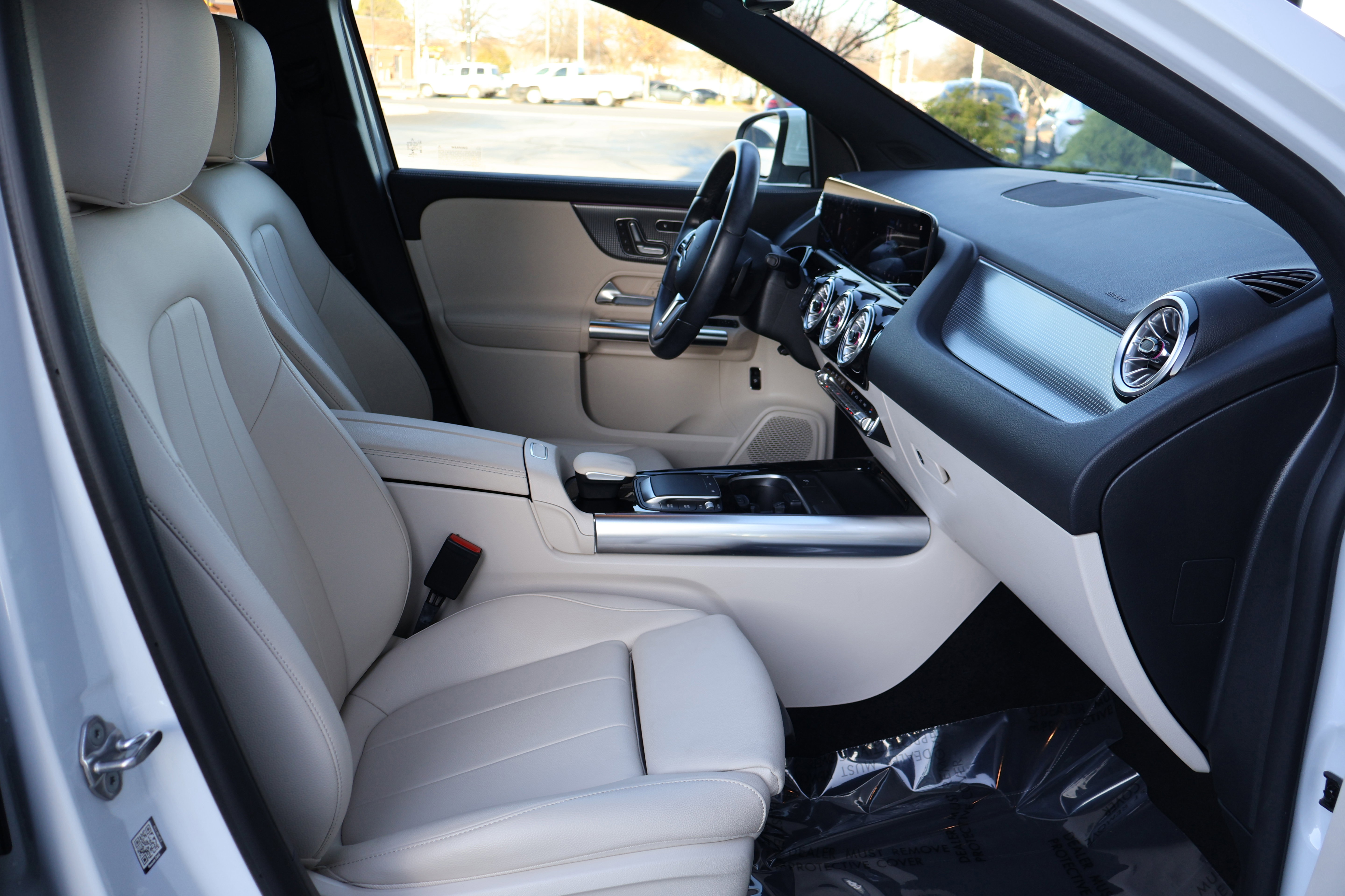 Certified 2023 Mercedes-Benz GLA 250 w/ Premium Package image 27