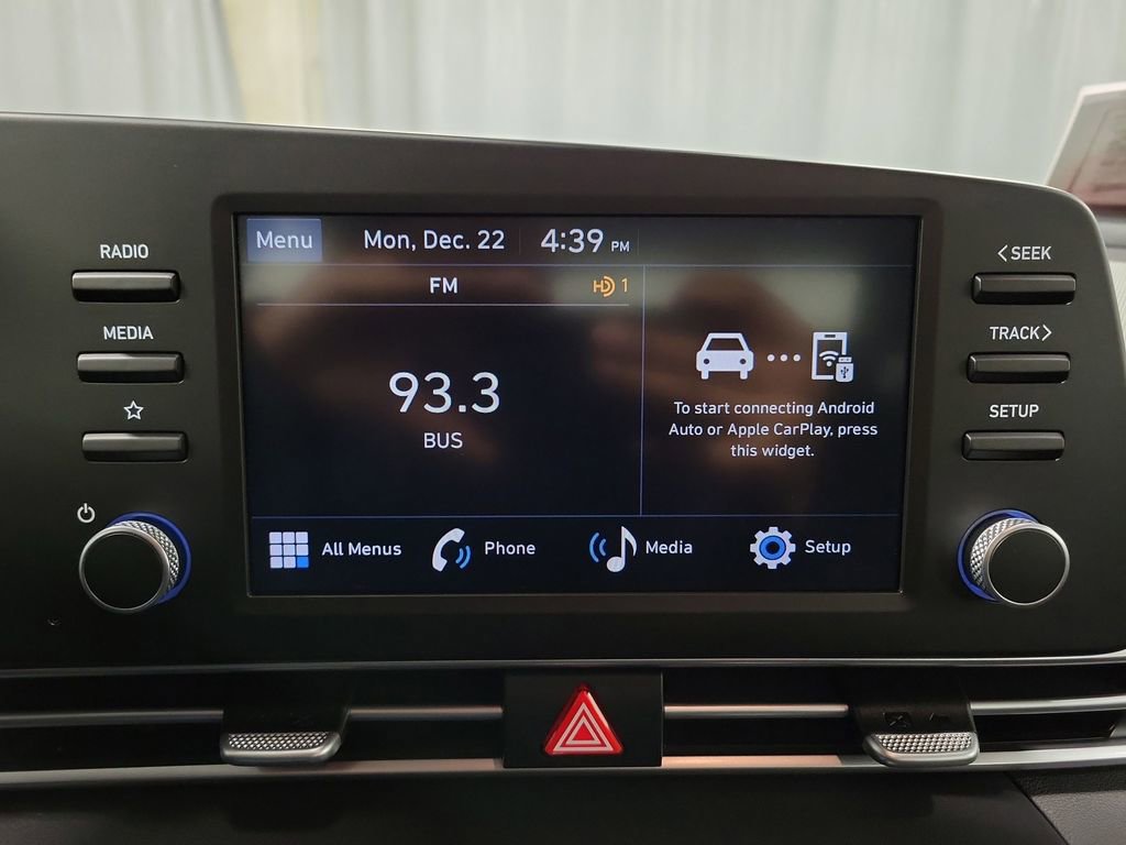 Used 2025 Hyundai Elantra SE image 18