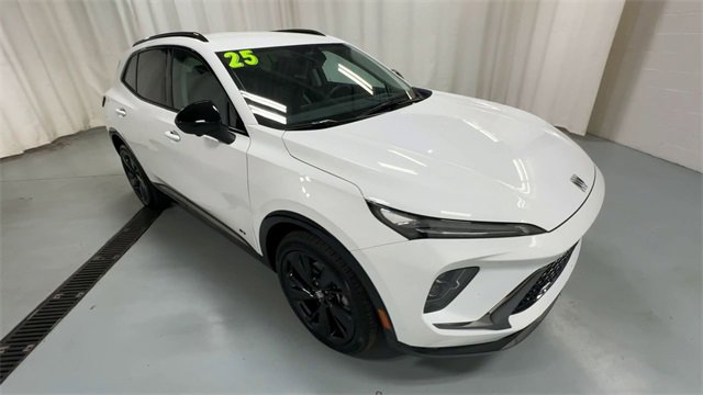 Used 2025 Buick Envision Sport Touring image 2