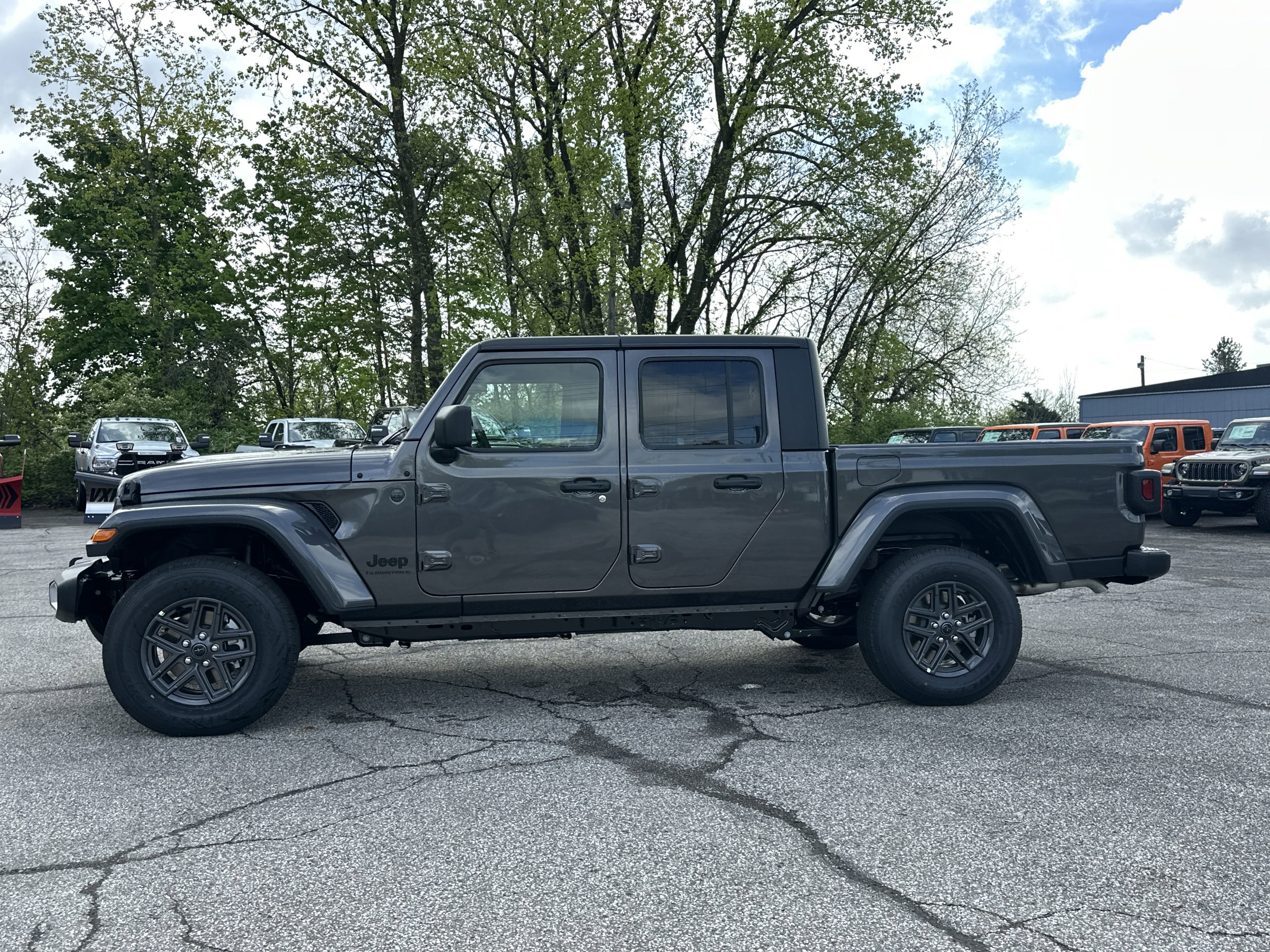 New 2025 Jeep Gladiator Sport image 24