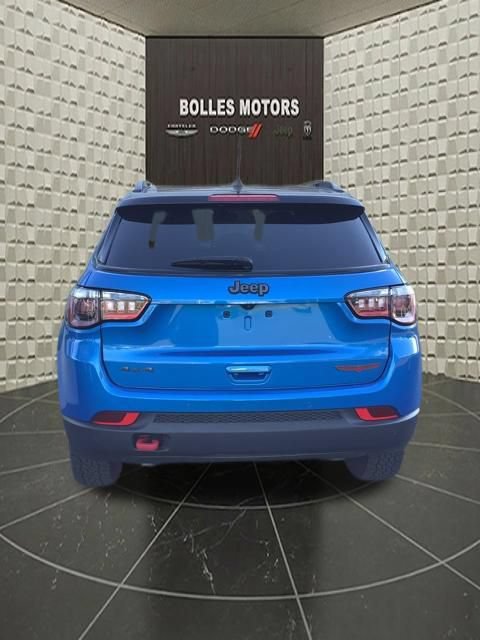 Used 2025 Jeep Compass Trailhawk w/ Trailhawk Convenience Group AWD/4WD image 5