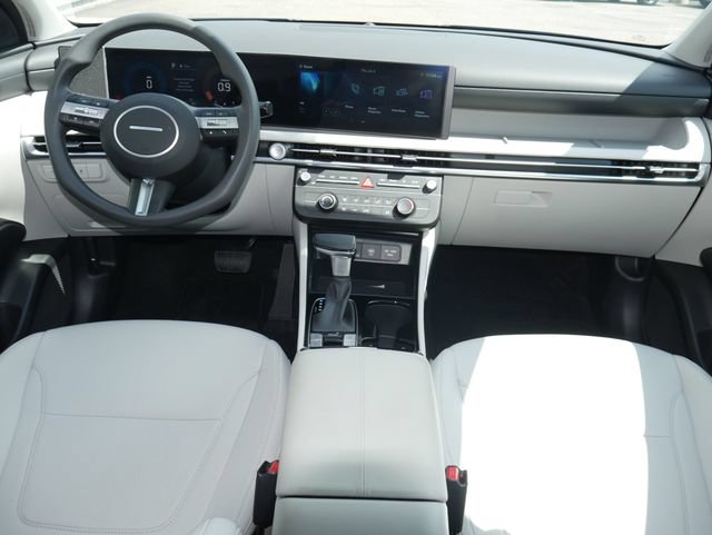 Used 2025 Hyundai Tucson SE AWD/4WD image 5