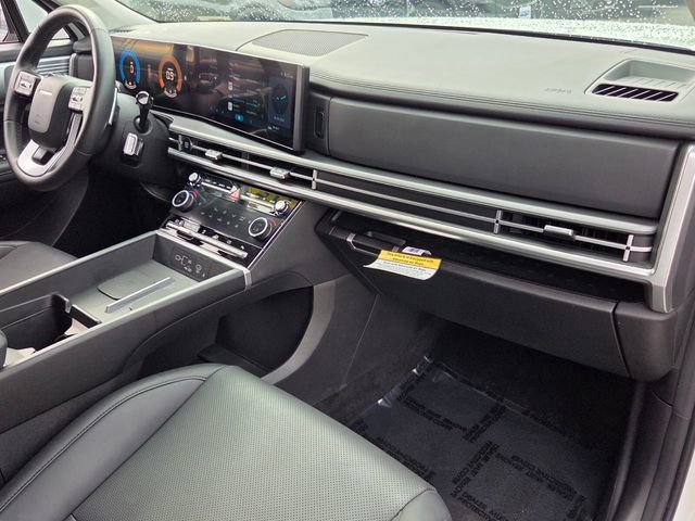 Used 2025 Hyundai Santa Fe SEL FWD image 16
