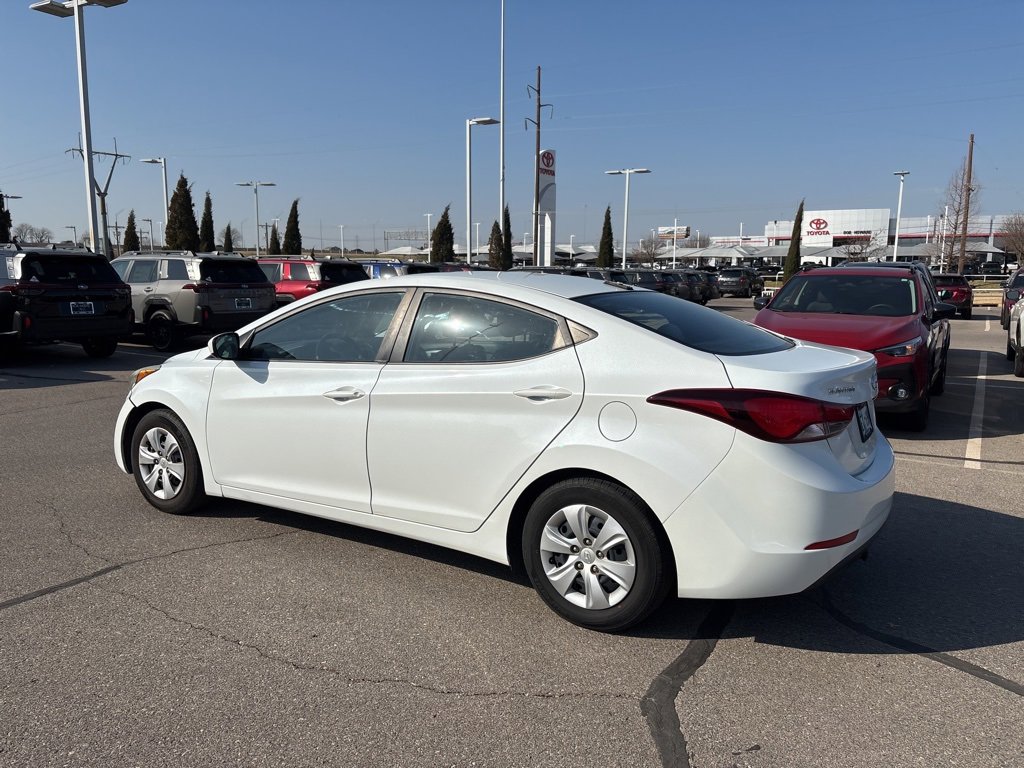 Used 2016 Hyundai Elantra SE image 4