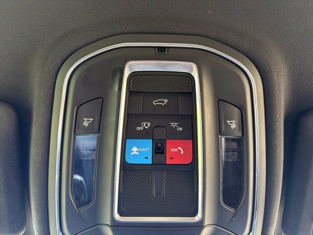 Used 2024 Jeep Grand Cherokee Laredo w/ Luxury Tech Group I AWD/4WD image 27