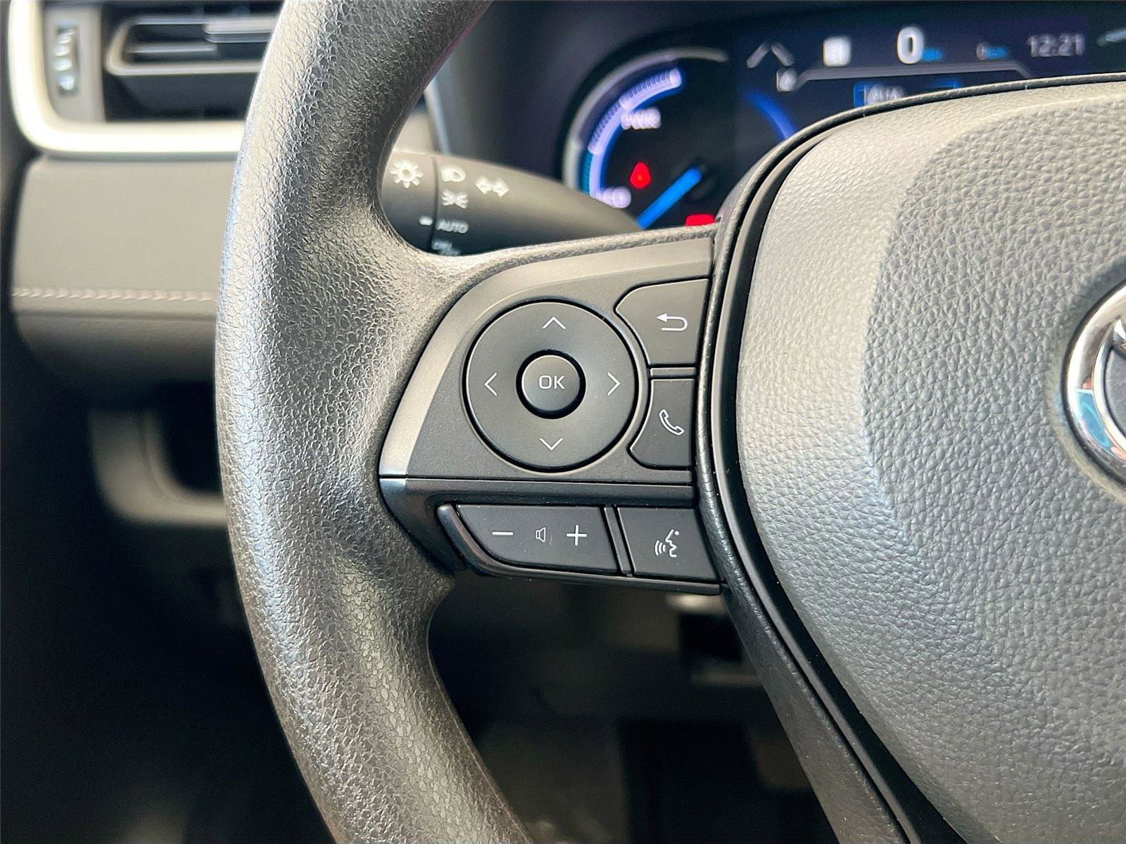 Used 2025 Toyota RAV4 XLE image 30