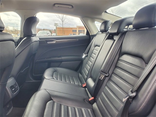 Used 2017 Ford Fusion SE w/ Fusion SE Technology Package image 33