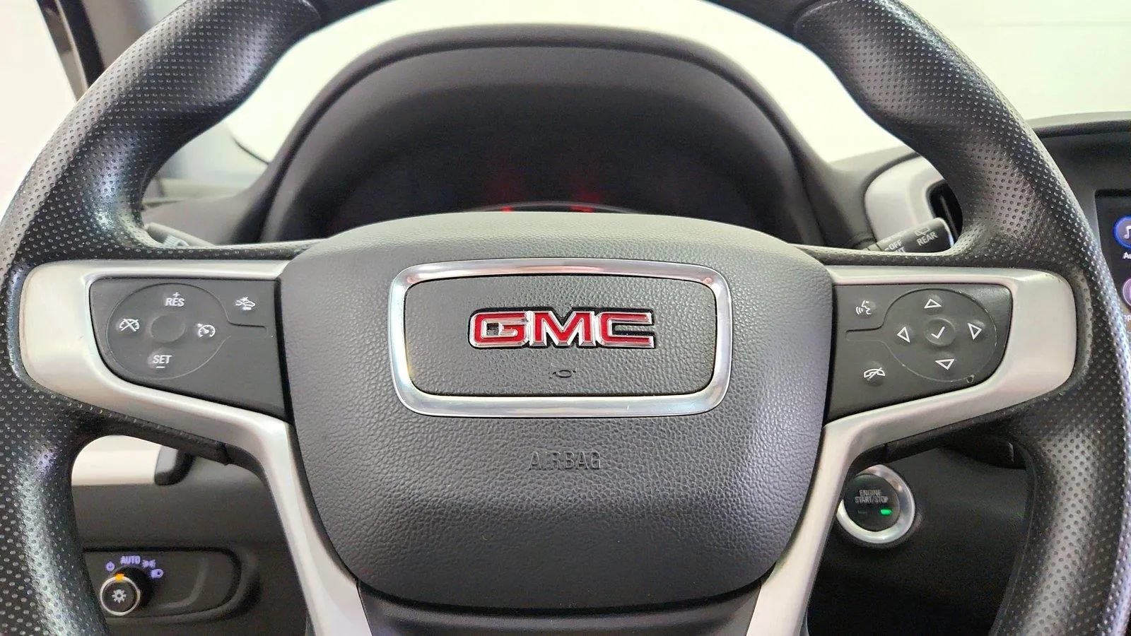 Used 2023 GMC Terrain SLE w/ Driver Convenience Package FWD image 19