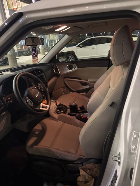 Used 2022 Kia Soul LX image 12