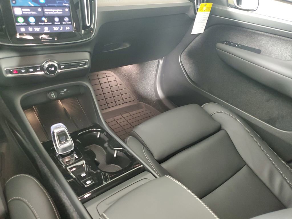 Certified 2026 Volvo XC40 B4 Plus w/ Climate Package image 19