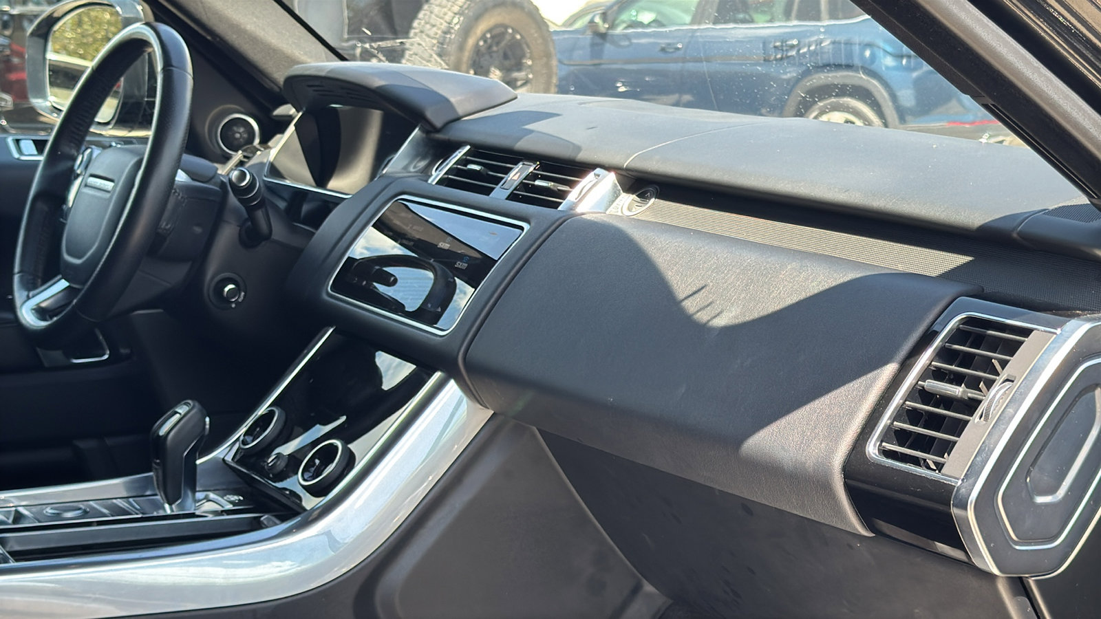 Used 2018 Land Rover Range Rover Sport HSE AWD/4WD image 29