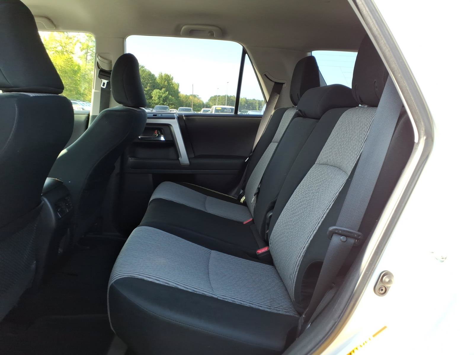 Used 2020 Toyota 4Runner SR5 AWD/4WD image 22