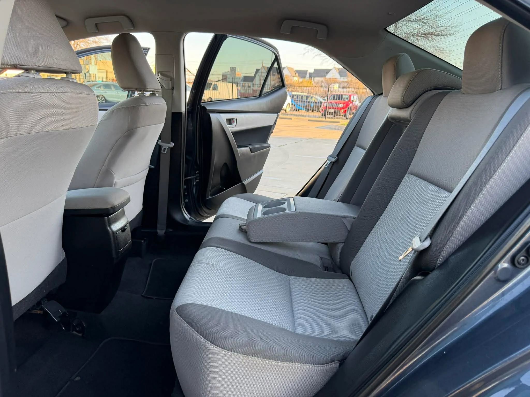 Used 2017 Toyota Corolla LE image 26