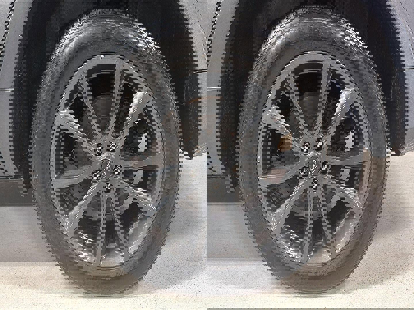 Used 2018 Ford Explorer XLT w/ Equipment Group 202A image 29