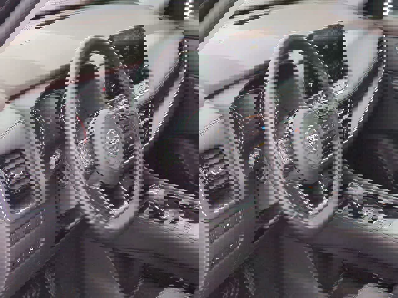 Used 2021 Nissan Rogue SL w/ Premium Package image 2