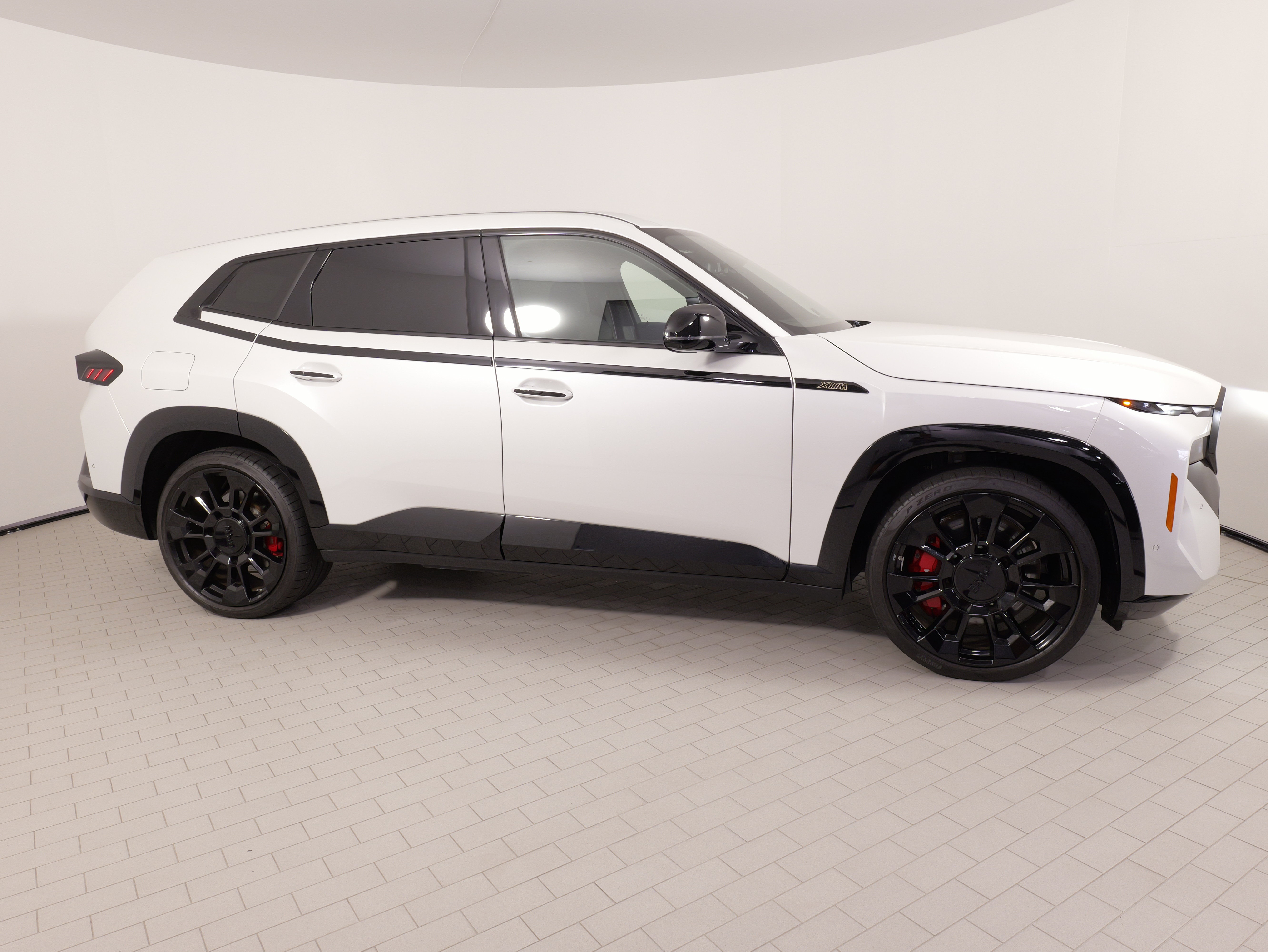 Used 2025 BMW XM AWD/4WD image 10
