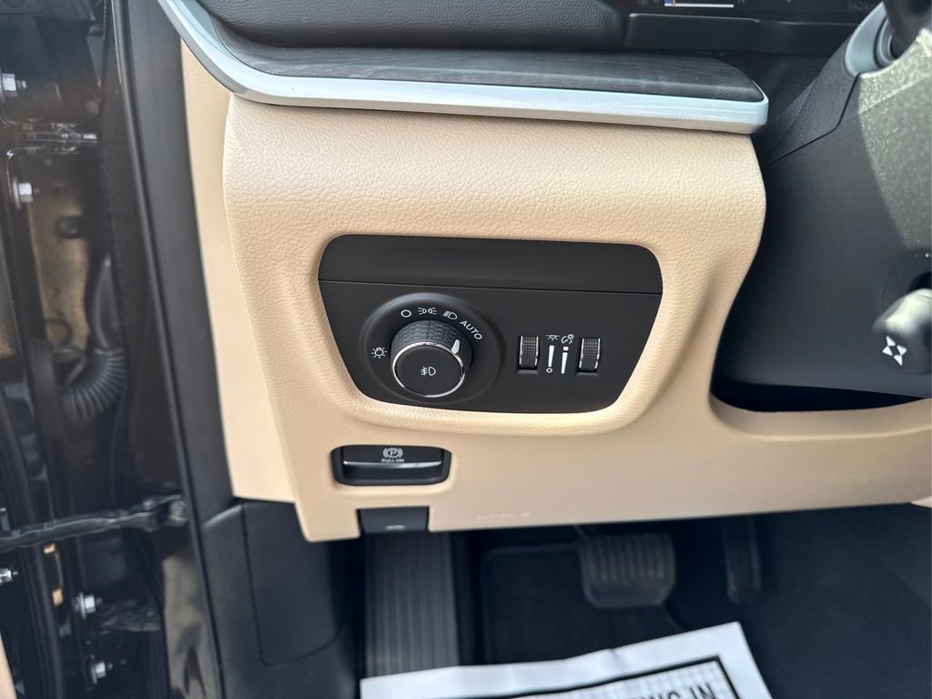 Used 2025 Jeep Grand Cherokee L Limited w/ Luxury Tech Group II image 27