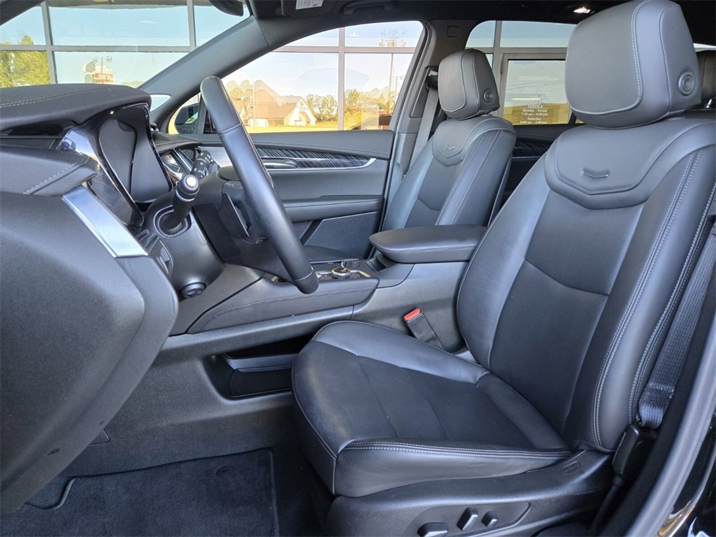 Used 2025 Cadillac XT6 Premium Luxury image 15
