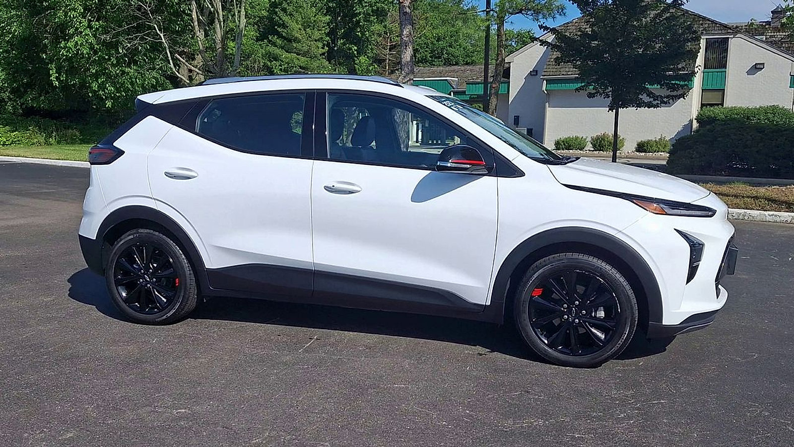 Certified 2023 Chevrolet Bolt EUV LT w/ Convenience Package FWD image 4
