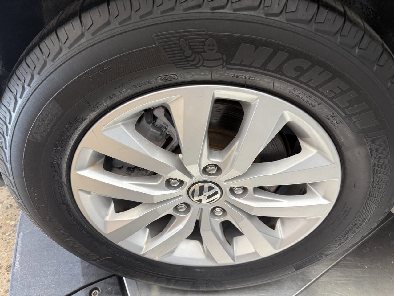 Used 2012 Volkswagen Routan SE FWD image 26