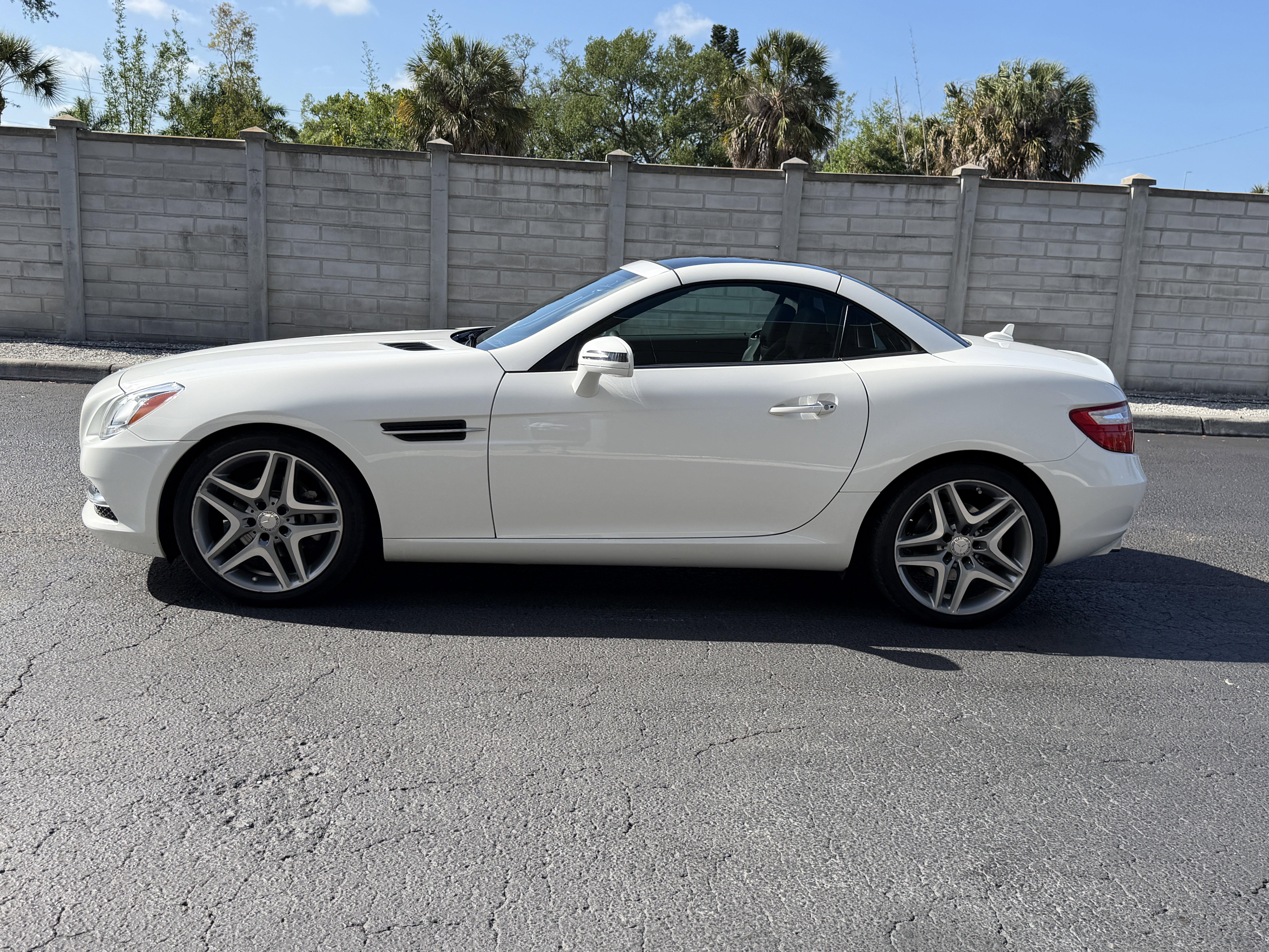 Used 2015 Mercedes-Benz SLK 250 image 2
