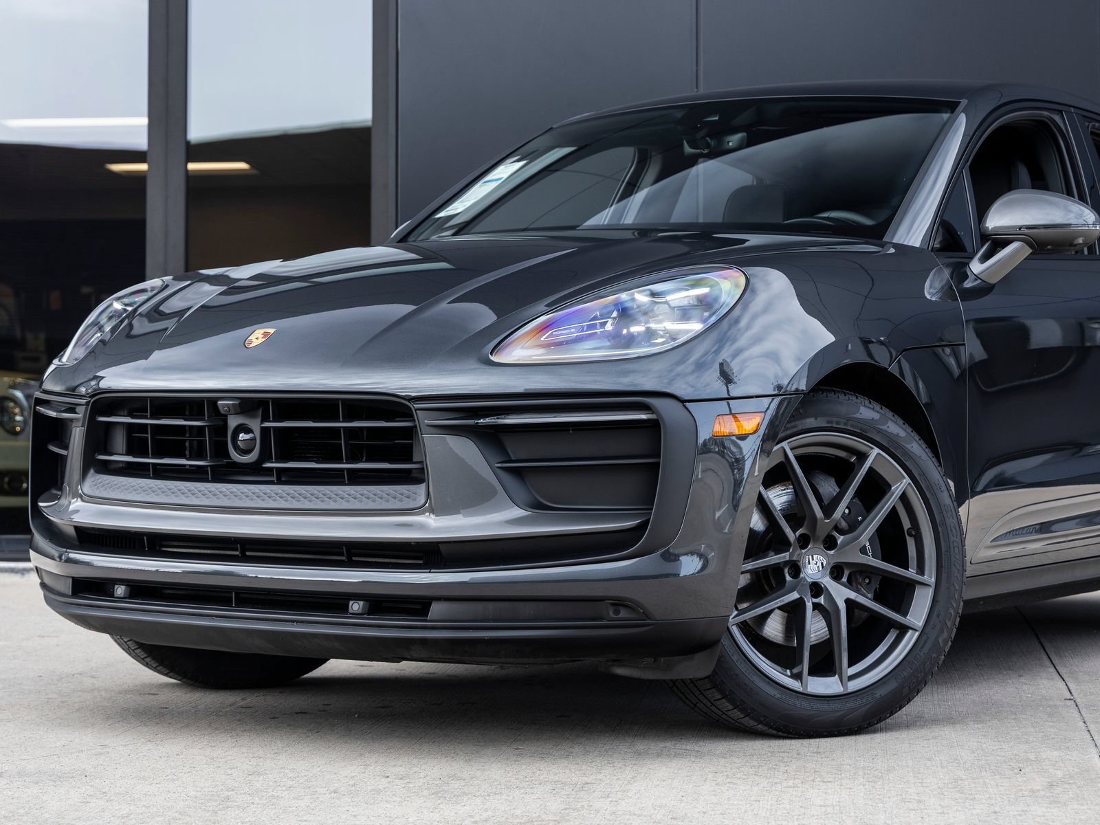 Certified 2025 Porsche Macan Turbo AWD/4WD image 7