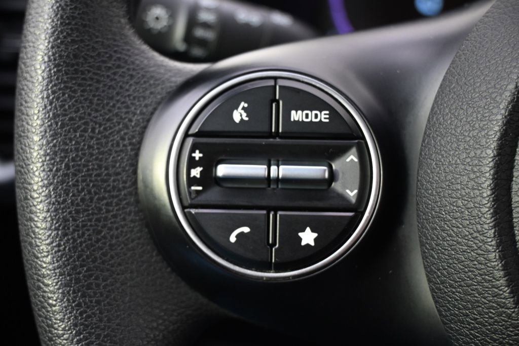Used 2025 Kia Soul LX w/ LX Technology Package FWD image 32