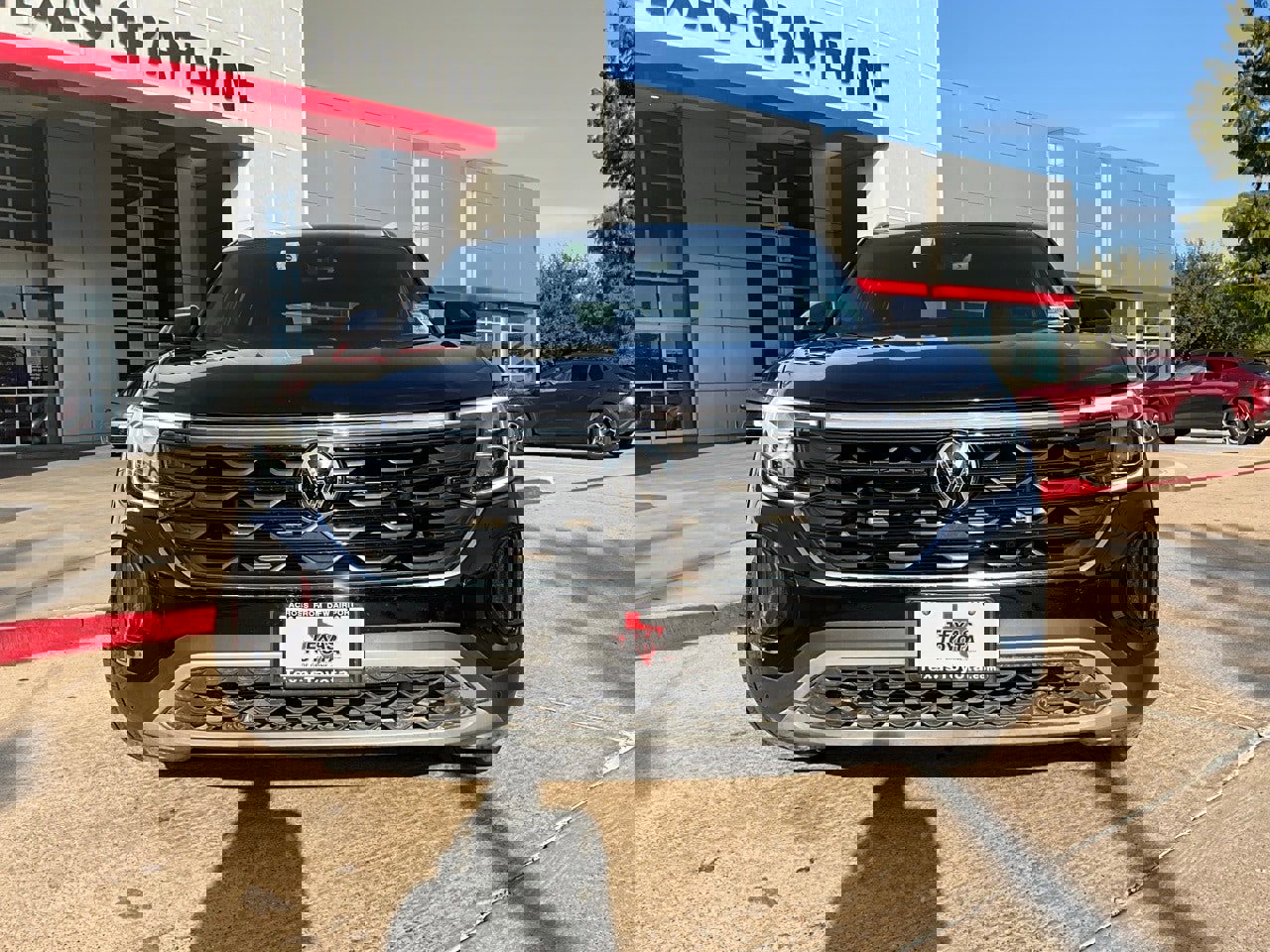 Used 2025 Volkswagen Atlas Cross Sport SE image 4