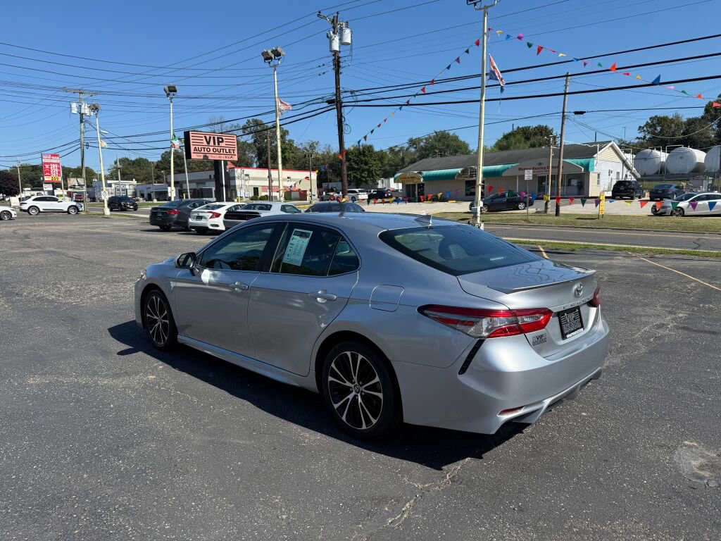 Used 2019 Toyota Camry LE image 5