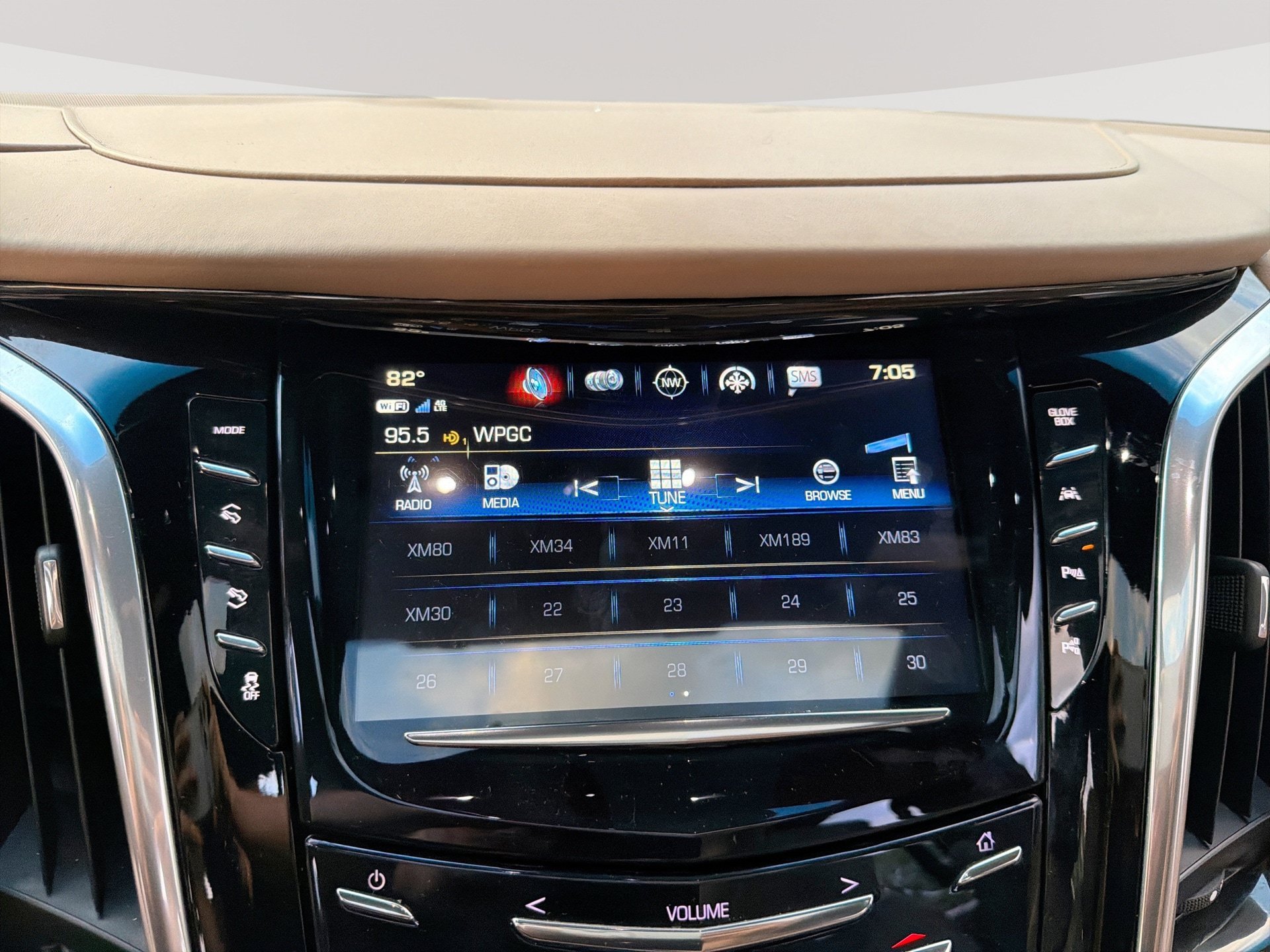 Used 2018 Cadillac Escalade ESV Platinum AWD/4WD image 12