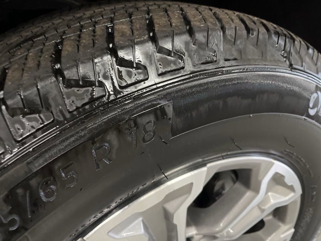 Used 2021 GMC Yukon XL SLE image 13