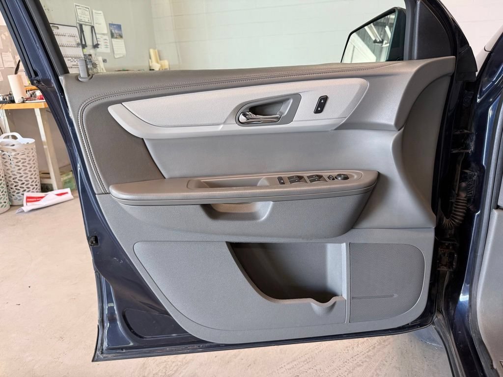 Used 2015 Chevrolet Traverse LS FWD image 17