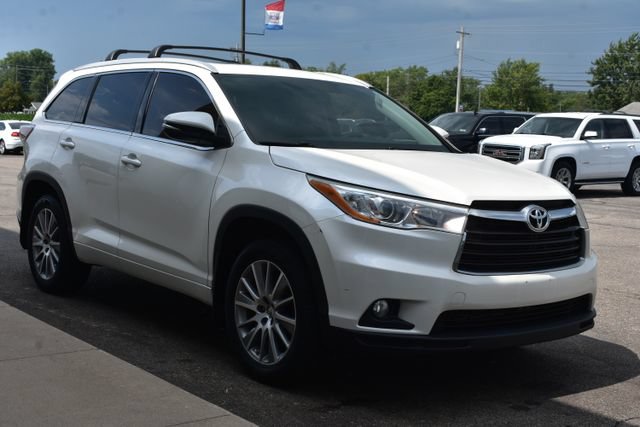 Used 2015 Toyota Highlander XLE AWD/4WD image 13