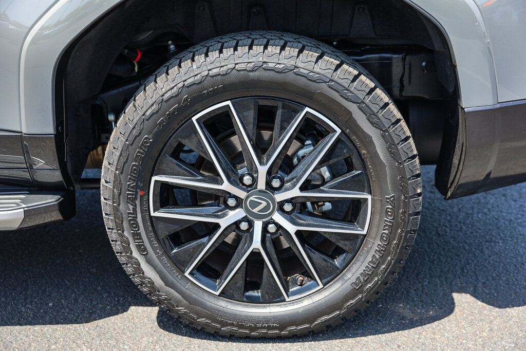 Used 2024 Lexus GX 550 w/ Accessory Package (2T) AWD/4WD image 33