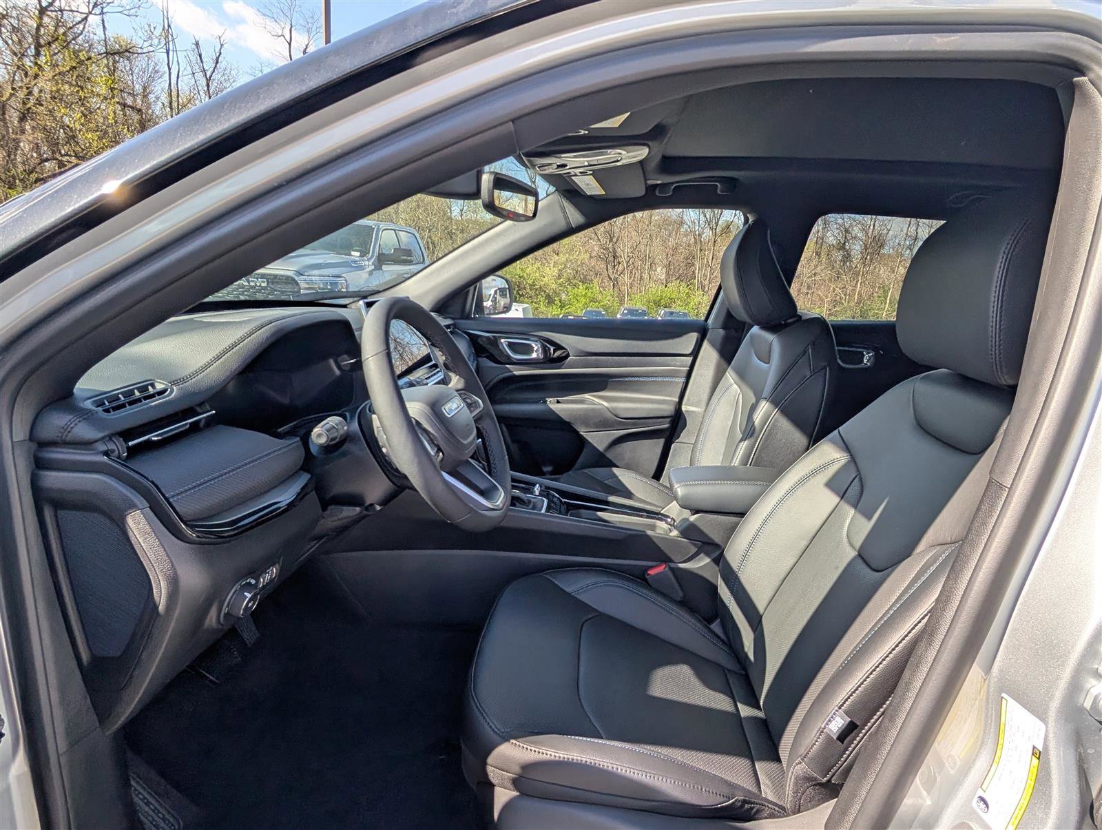 New 2025 Jeep Compass Limited w/ High Altitude Package image 9