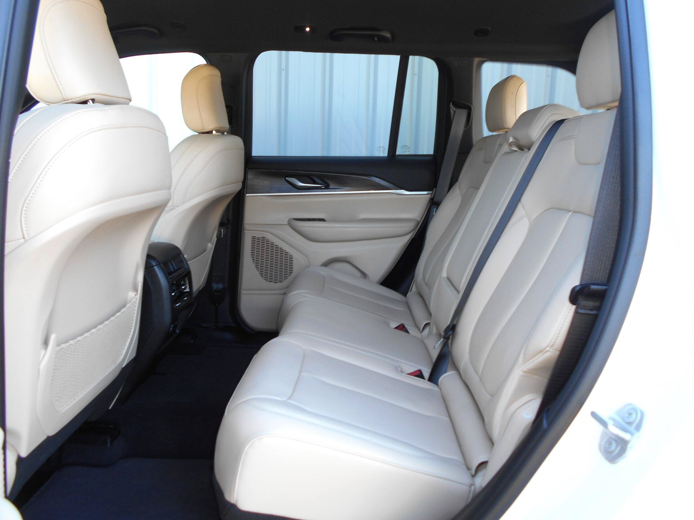 Certified 2023 Jeep Grand Cherokee Limited AWD/4WD image 7