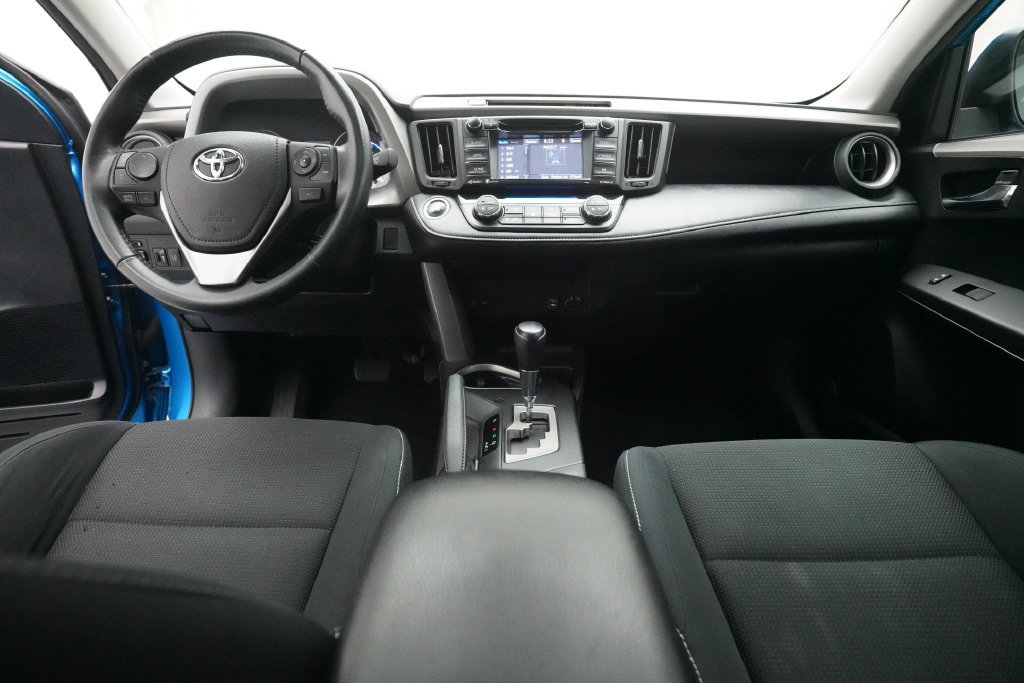 Used 2018 Toyota RAV4 XLE w/ Plus Extra Value Package AWD/4WD image 5