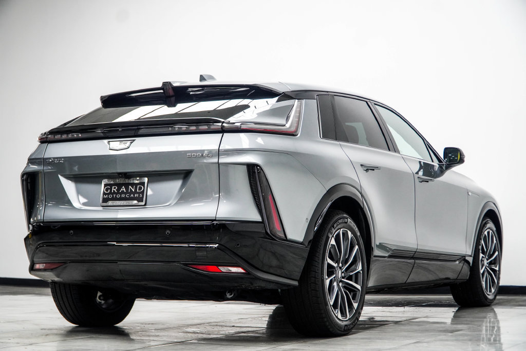 Used 2024 Cadillac Lyriq Sport AWD/4WD image 16