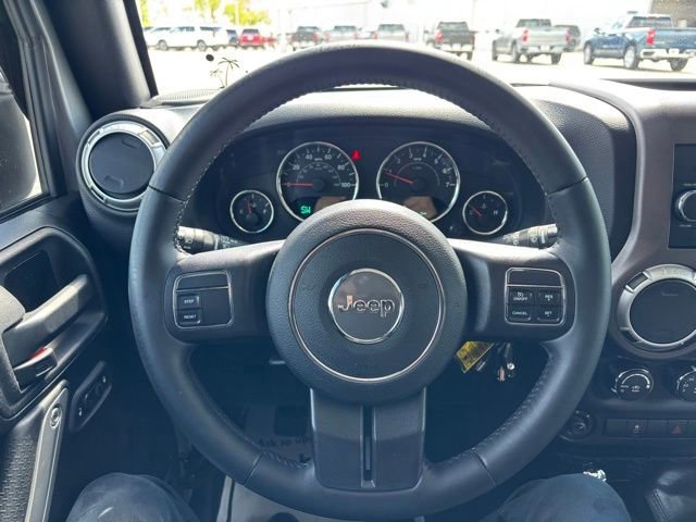 Used 2015 Jeep Wrangler Unlimited Sahara w/ Dual Top Group AWD/4WD image 11