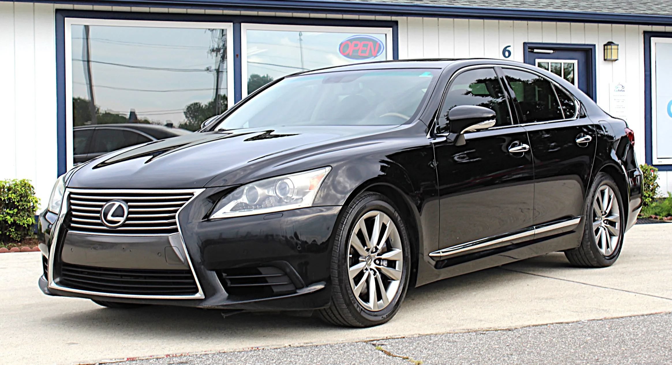 Used 2015 Lexus LS 460 AWD w/ Comfort Package image 1