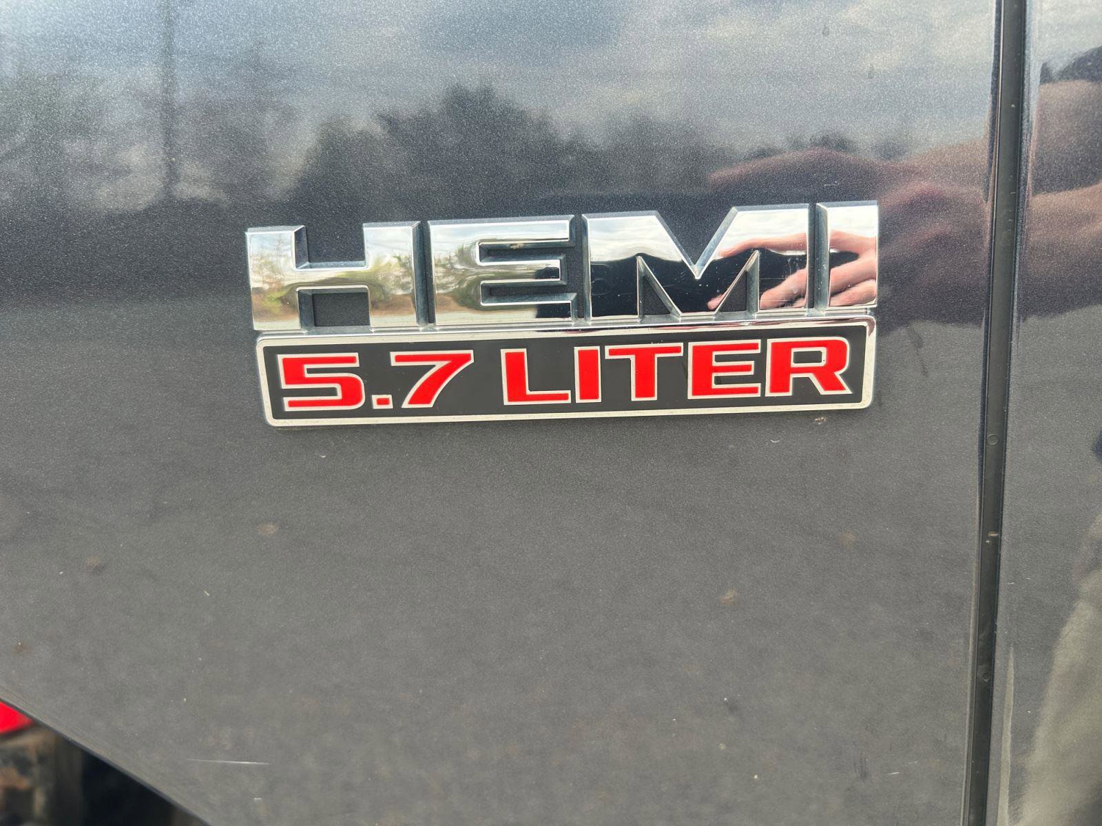 Used 2017 RAM 1500 Express image 17