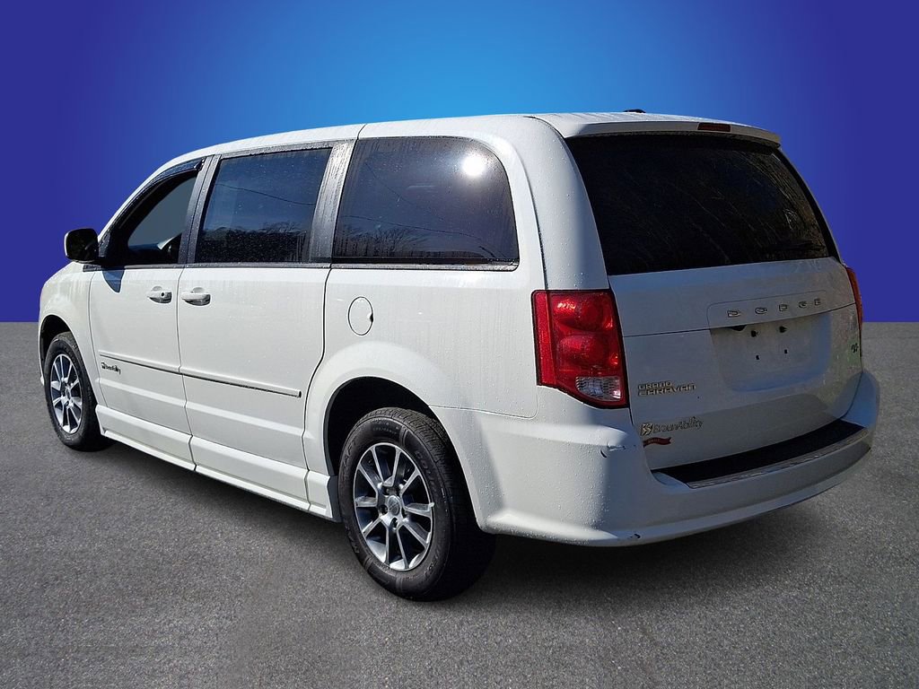Used 2011 Dodge Grand Caravan R/T image 6