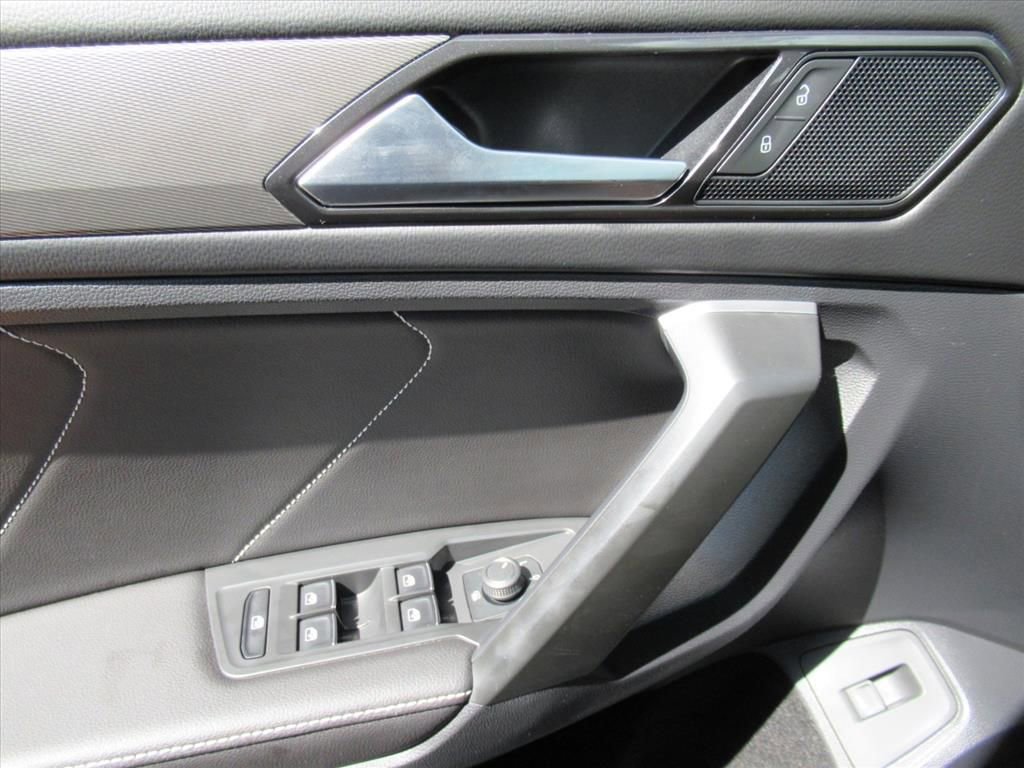 Used 2024 Volkswagen Tiguan SE FWD image 19