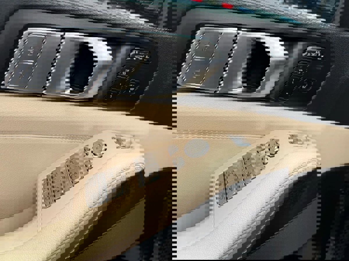 Used 2021 BMW X7 xDrive40i w/ Executive Package image 40