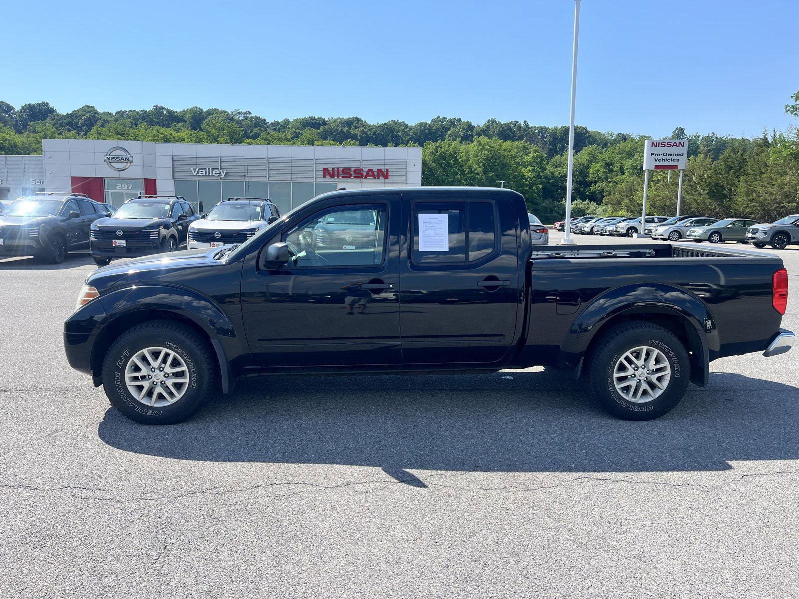 Used 2015 Nissan Frontier SV w/ SV Value Truck Package AWD/4WD image 4