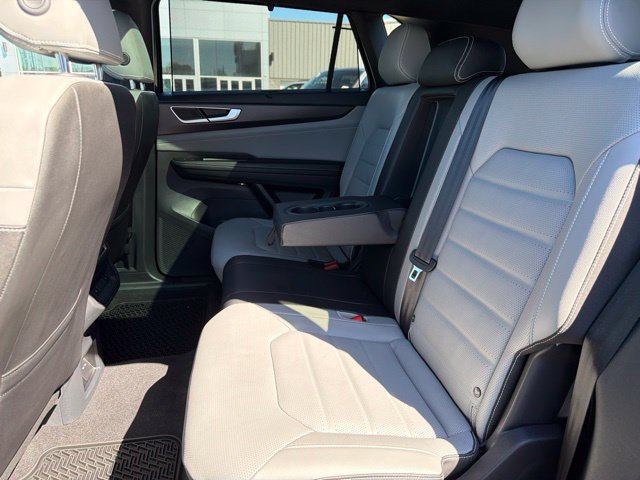 Used 2025 Volkswagen Atlas Cross Sport SEL AWD/4WD image 41