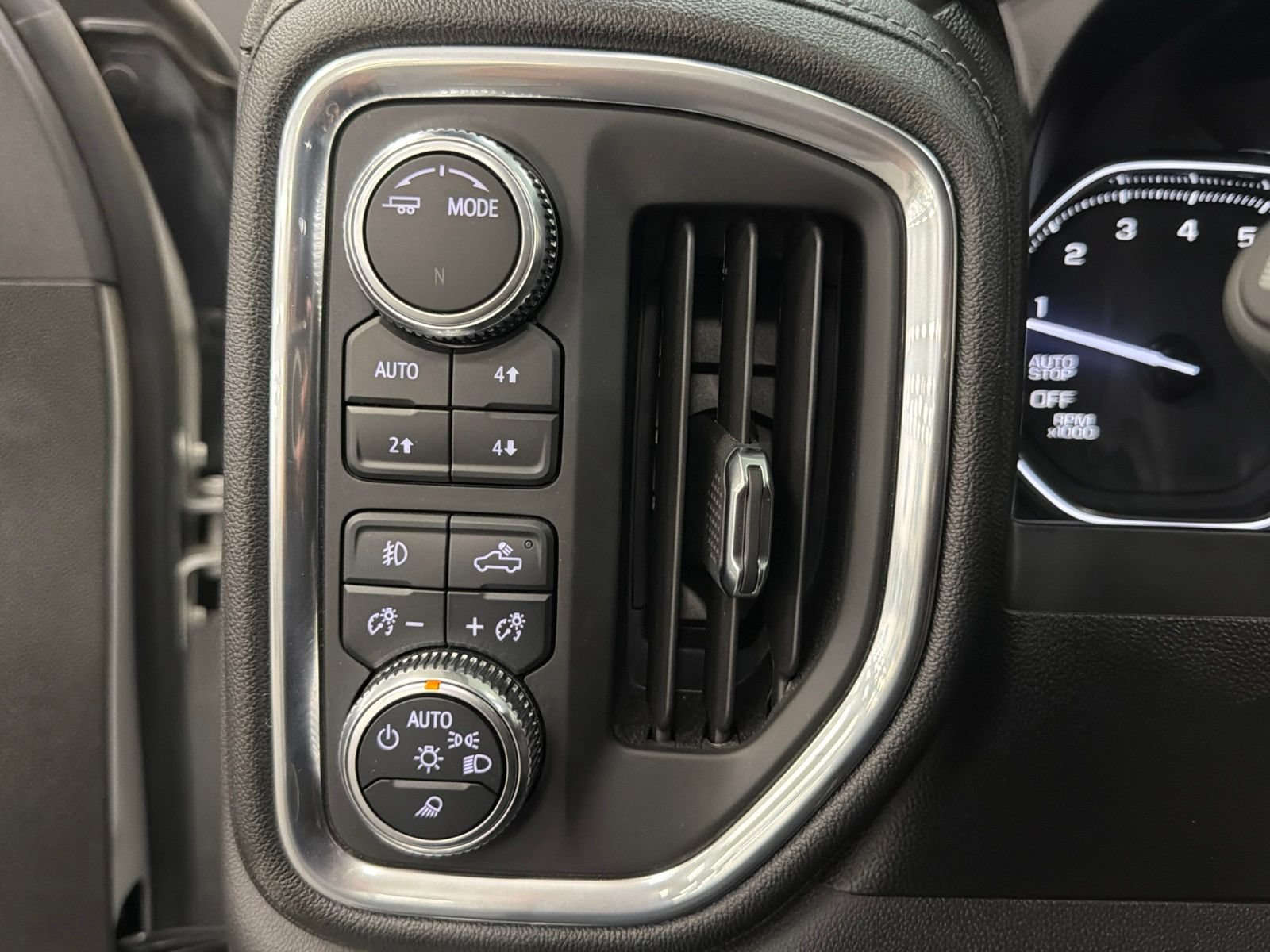Used 2021 GMC Sierra 1500 SLT w/ SLT Premium Plus Package AWD/4WD image 31