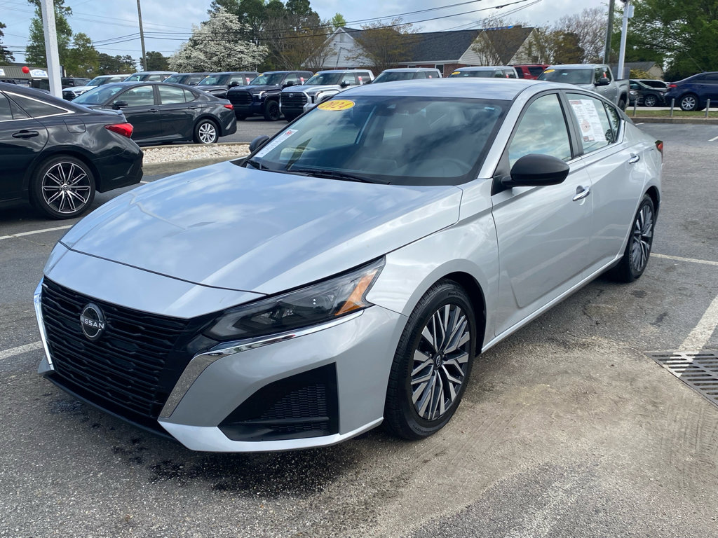 Used 2024 Nissan Altima 2.5 SV image 2